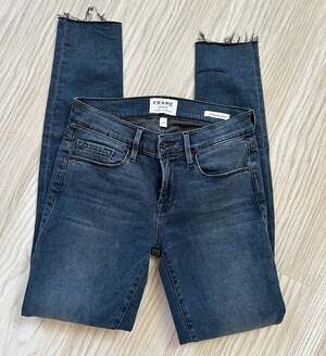 FRAME Denim Le Skinny de Jeanne Raw Hem Knee Tear Jean Size 24